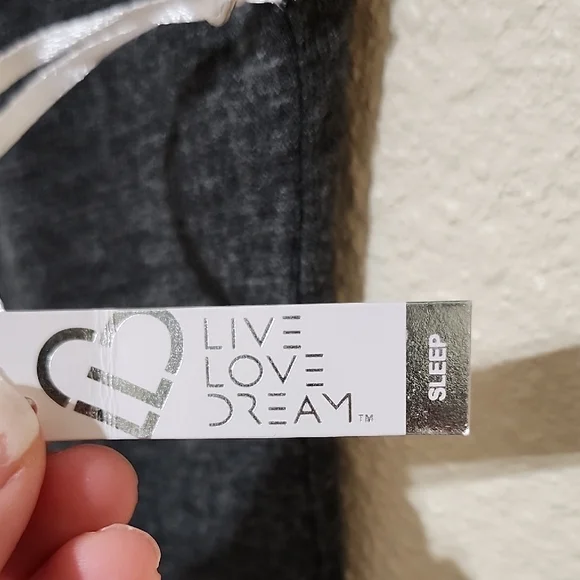 Aeropostale Black Fitted T-Shirt with Sequin Graphic - Picture 2 of 8